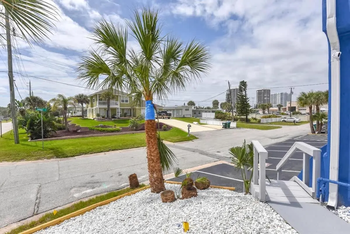 Breathtaking King Suite #9 Steps To Daytona Beach