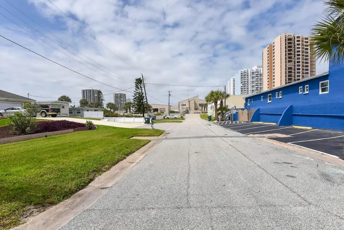 Breathtaking King Suite #9 Steps To Daytona Beach 0*,  Stati Uniti