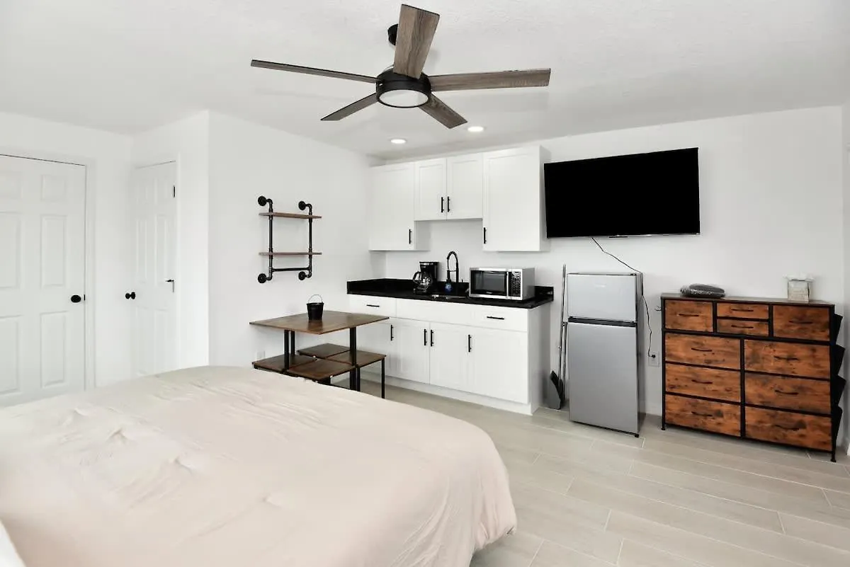 Breathtaking King Suite #9 Steps To Daytona Beach Casa vacanze