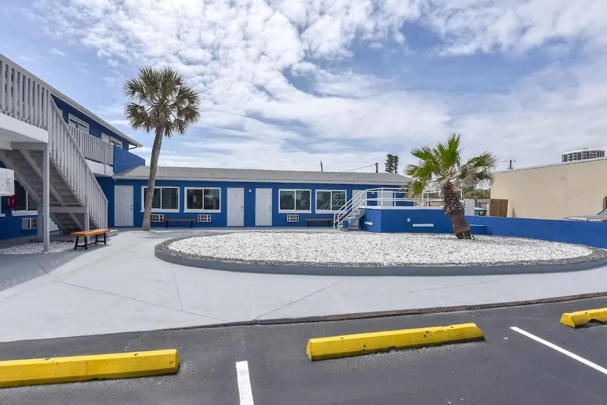 Breathtaking King Suite #9 Steps To Daytona Beach